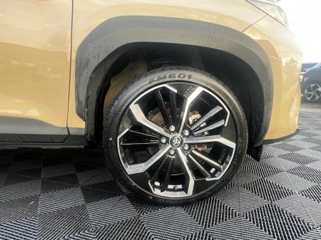 2021 Toyota Yaris Cross Toyota yaris cross 1.5 self charging hybrid fully loaded with spec €21,500 thumbnail