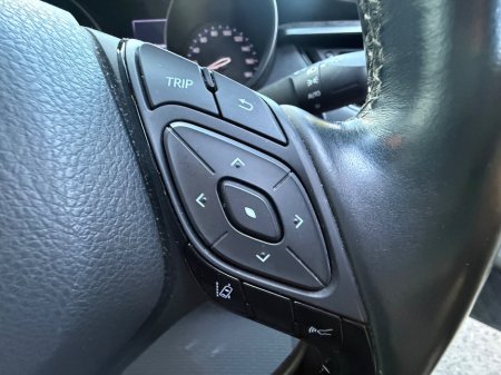 2018 Toyota C-HR - thumbnail 17