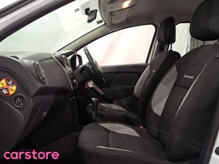 2015 Dacia Sandero Stepway TCe 90 S&S SIGNATURE €10,380 thumbnail