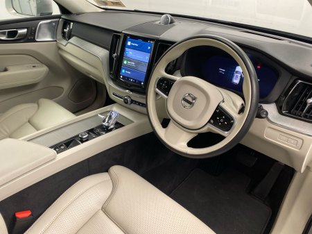 2024 Volvo XC60 2 YEARS SELKT WARRANTY ULTRA T6 PHEV €62,995 thumbnail