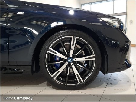 2025 BMW 5 Series - thumbnail 2