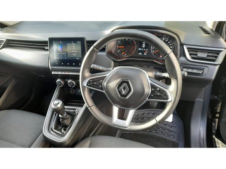 2022 Renault Clio Dynamique TCe 90 €14,450 thumbnail