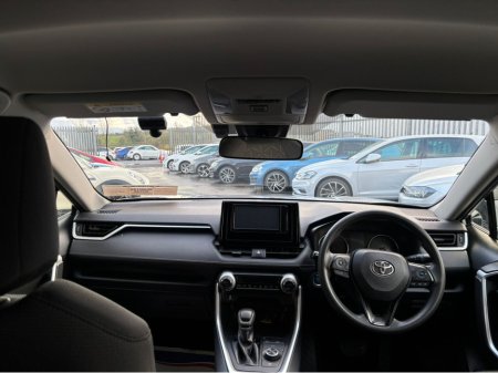 2020 Toyota Rav4 Toyota RAV4 luna edition 4x4 self charging hybrid, 2.5 €31,900 thumbnail