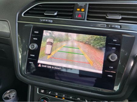 2018 Volkswagen Tiguan R-Line 2.0 TDI 150HP 4MOTION €18,950 thumbnail