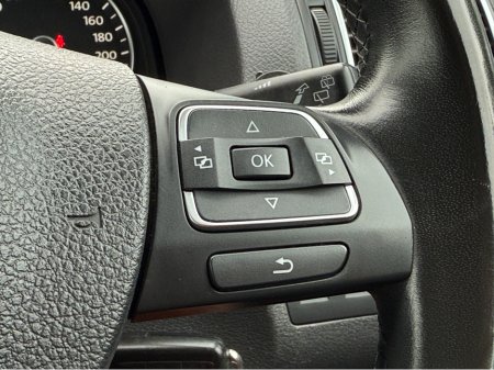 2015 Volkswagen Touran ( 152 REG ) HIGHLINE EDITION 7 SEATER * ALCANTARA SEATS * REVERSING CAMERA * SIMI DEALER - SPECIALISING IN IMPORTS OF JAP AUTOMATIC HI SPEC BLUEMOTION // LARGE TOUCH SCREEN // €15,450 thumbnail