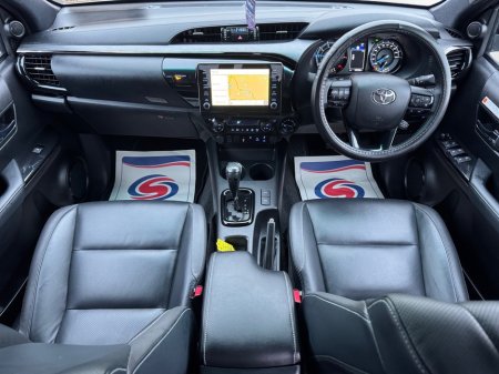 2024 Toyota Hilux *NO VAT* 2.8 INVINCIBLE AUTO #319 €51,999 thumbnail