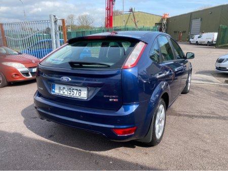 2011 Ford Focus - thumbnail 6