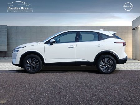 2025 Nissan Qashqai - view 3