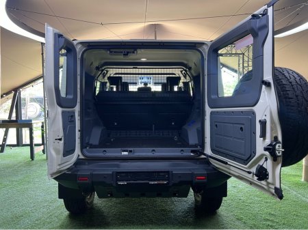 2025 INEOS Grenadier 5-Seat Commercial (N1) €79,995 thumbnail