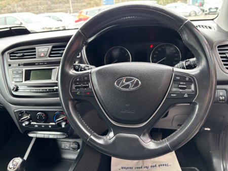 2017 Hyundai i20 1.2 Deluxe €9,750 thumbnail