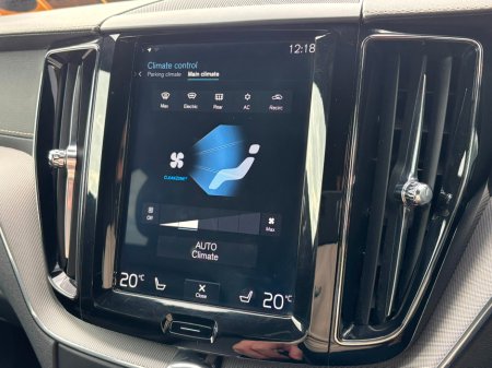 2018 Volvo XC60 T8 R-Design Pro AWD 320BHP €26,995 thumbnail