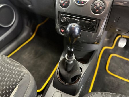 2012 Renault Clio - thumbnail 29