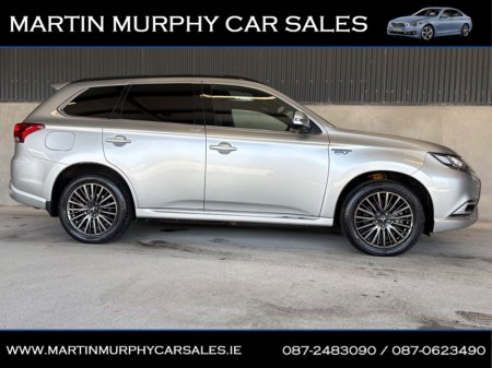 2020 Mitsubishi Outlander - thumbnail 2