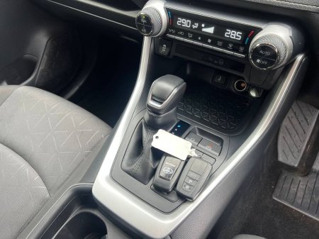 2022 Toyota Rav4 LUNA 2.5 HYBRID // PARKING SENSORS // DIGITAL CLUSTER // DUAL ZONE CLIMATE CONTROL €32,900 thumbnail