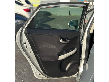 2012 Toyota Prius - thumbnail 9