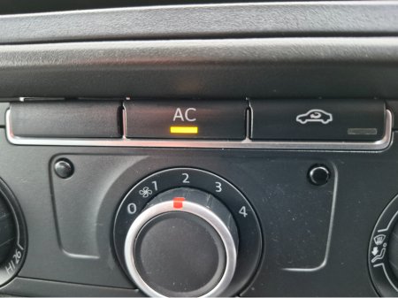 2012 Volkswagen Transporter KOMBI LWB 3000 140 BHP 4MOTION €15,750 thumbnail