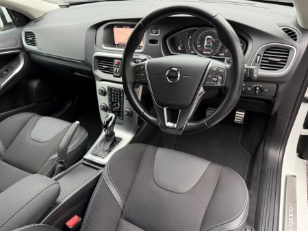 2018 Volvo V40 D2 (120hp) Momentum Edition Geartronic thumbnail
