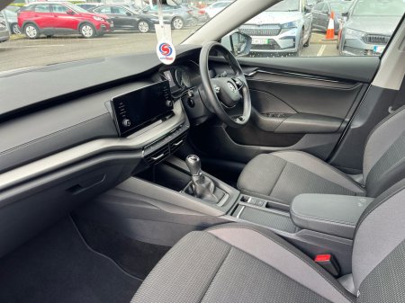 2022 Skoda Octavia - thumbnail 2