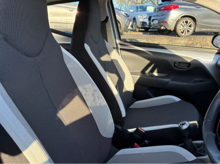 2015 Toyota Aygo 1.0 5DR X-PLAY (ONLY 29,000 KLMS) €8,750 thumbnail