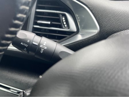 2016 Peugeot 308 - thumbnail 6