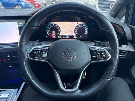 2023 Volkswagen Golf R-LINE 1.5 TSI MHEV 1 130HP €29,950 thumbnail