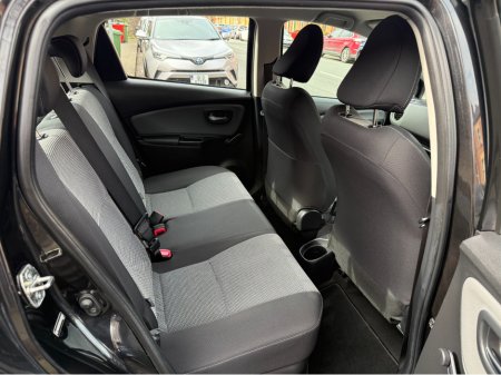 2017 Toyota Yaris - thumbnail 11