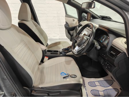 2019 Nissan Leaf - thumbnail 11