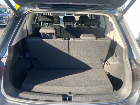 2024 Volkswagen Tiguan Allspace 2.0 TDI 150HP Life DSG €44,975 thumbnail