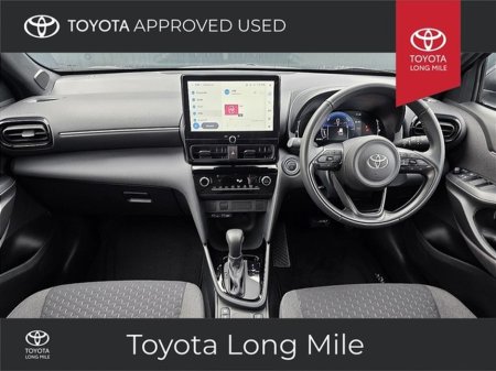 2025 Toyota Yaris Cross 1.5 Hybrid Luna Sport 5dr €33,449 thumbnail