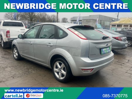 2010 Ford Focus - thumbnail 6