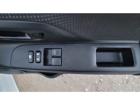 2018 Toyota Vitz - thumbnail 20