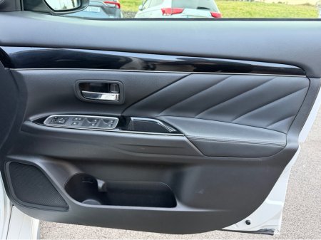 2019 Mitsubishi Outlander - thumbnail 18