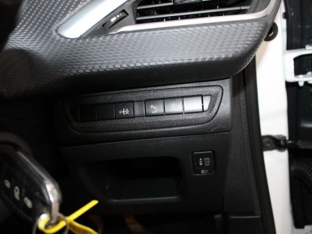 2016 Peugeot 2008 Allure 1.6 Blue HDI 100 4DR €7,499 thumbnail