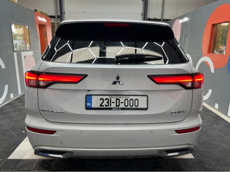 2023 Mitsubishi Outlander - thumbnail 3
