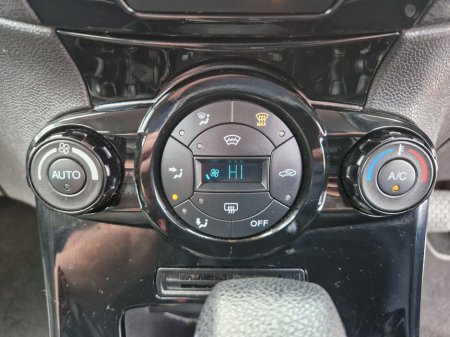 2016 Ford Fiesta - thumbnail 34