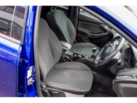 2018 Ford Focus - thumbnail 15