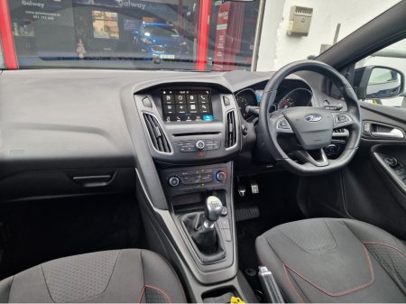 2018 Ford Focus - thumbnail 24