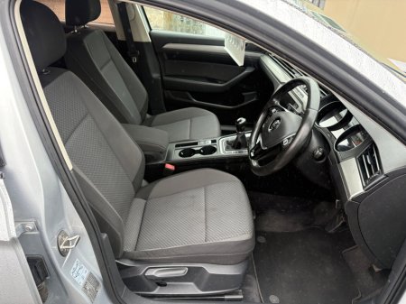 2016 Volkswagen Passat 1.6 TDI 120HP Trendline €10,995 thumbnail