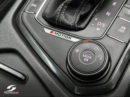 2017 Volkswagen Tiguan (171) R-LINE 2.0 TDI **4MOTION 240BHP**DSG AUTO €24,995 thumbnail