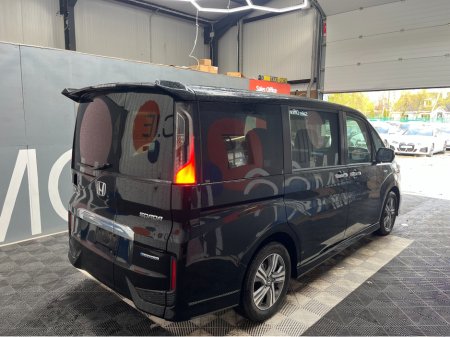 2019 Honda Stepwagon - thumbnail 2