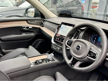 2025 Volvo XC90 MULBERRY RED / PLUS DARK T8 PHEV AWD AUTO PLUS €78,950 thumbnail