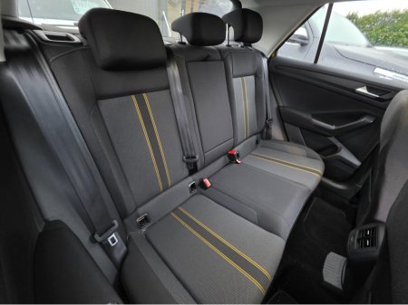 2018 Volkswagen T-Roc DESIGN 1.0 TSI MANUAL 6SPEED FWD 115HP 5DR €18,950 thumbnail