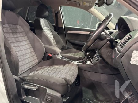 2017 Audi Q3 1.4 TFSI - AUTOMATIC - ALLOY WHEELS - ELECTRIC TAILGATE - MULTI FUNCTION STEERING WHEEL - CRUISE CONTROL - REVERSE CAMERA €18,950 thumbnail