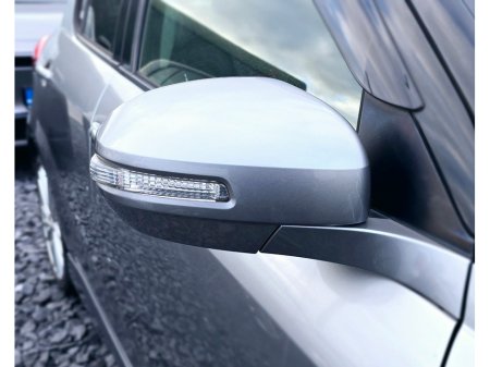 2013 Suzuki Swift - thumbnail 12