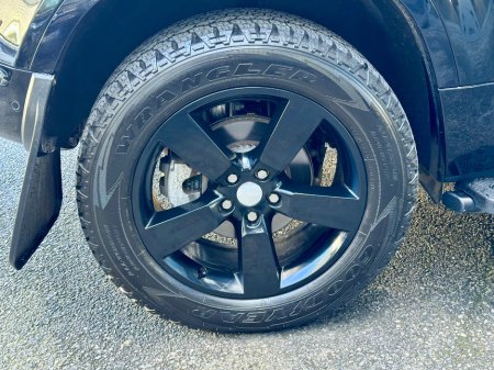 2025 Land Rover Defender - thumbnail 15