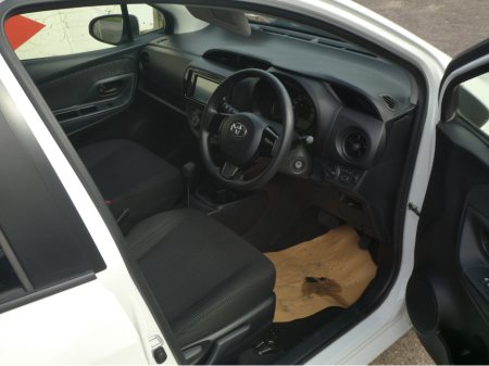 2018 Toyota Yaris - thumbnail 6