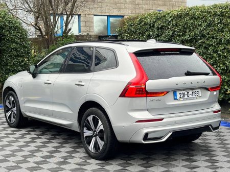 2023 Volvo XC60 T6 PLUS DARK AWD 2.0 HYBRID // OPENING PAN ROOF // HEATED LEATHER SEATS // APPLE CARPLAY/ANDROID AUTO €39,900 thumbnail