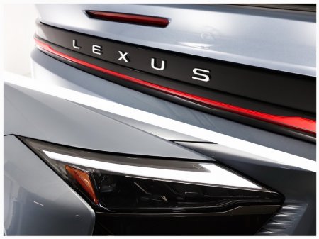 2025 Lexus RZ - thumbnail 25