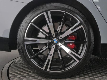 2025 BMW 5 Series - thumbnail 14