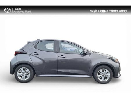 2024 Toyota Yaris 1.5 HYBRID LUNA 4DR €24,950 thumbnail